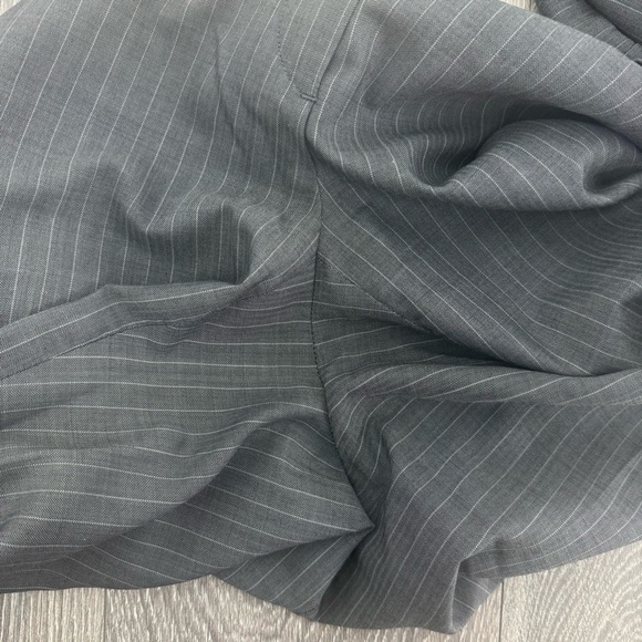 Theory Max C Tailor Wide Leg Flare Grey Pinstripe Pants Trousers Size 6 EUC - Picture 7 of 12